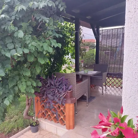 Jasna Vranici 2km From The Beach 3*