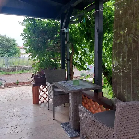 Πανσιόν Jasna Vranici 2km From The Beach Πόρετς