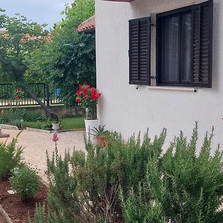 Jasna Vranici 2km From The Beach 波雷奇